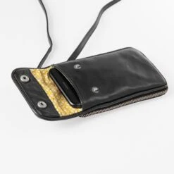 Aunts & Uncles Jamies Orchard Cloudberry Phone Bag Jet Black -Ospre Winkel image 1075