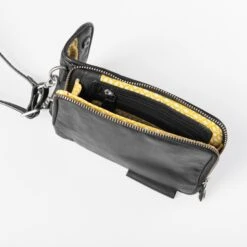 Aunts & Uncles Jamies Orchard Cloudberry Phone Bag Jet Black -Ospre Winkel image 1076