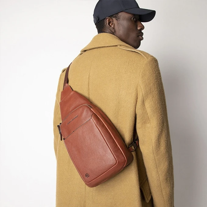 Piquadro Black Square Mono Slingbag With IPad Compartment Tobacco 4 Piquadro Black Square Mono Slingbag With IPad Compartment Tobacco - Afbeelding 2