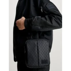 Calvin Klein Rubberized Conv Repo Black Uv Mono -Ospre Winkel image 1604