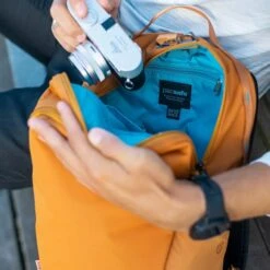 Pacsafe Eco 18L Backpack Econyl Gravity Gray -Ospre Winkel image 260