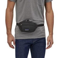 Patagonia Ultralight Black Hole Mini Hip Pack Patchwork Obsidian Plum 9 Patagonia Ultralight Black Hole Mini Hip Pack Patchwork Obsidian Plum -Ospre Winkel image 3099