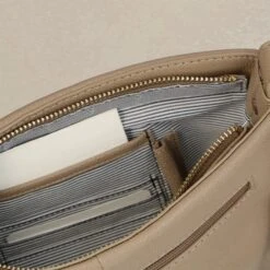 LouLou Essentiels Royal Nappa Shoulderbag Taupe -Ospre Winkel image 809