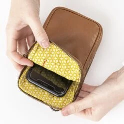 Aunts & Uncles Prune Phone Bag Cognac -Ospre Winkel image 834