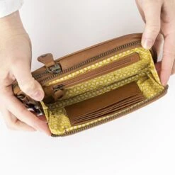 Aunts & Uncles Prune Phone Bag Cognac -Ospre Winkel image 835