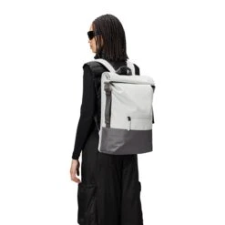 Rains Trail Rolltop Backpack W3 Ash -Ospre Winkel image 98